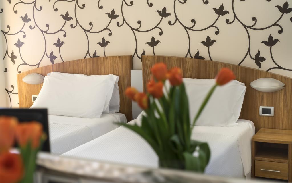 Acasamia Welchome Hotel Римини Экстерьер фото